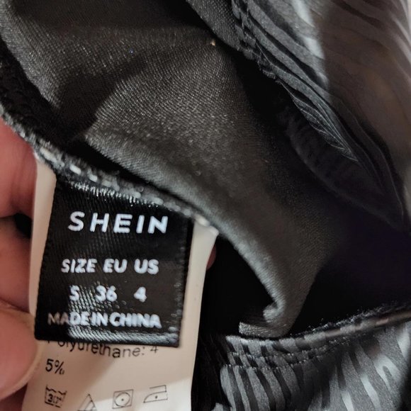 Black VNeck Bodysuit Small‎ Shein - Picture 3 of 4